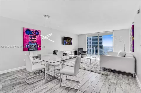 1200 Brickell Bay Dr #PH4119, Miami, FL 33131