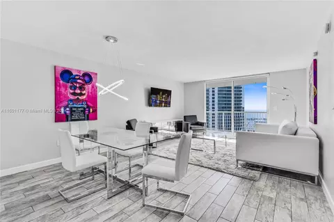 1200 Brickell Bay Dr #PH4119, Miami, FL 33131