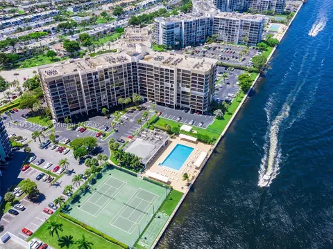 600 Parkview Dr #708, Hallandale Beach, FL 33009