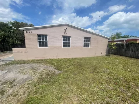 4541 SW 36th St, West Park, FL 33023