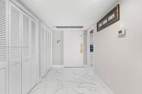 1800 NE 114th St #401, Miami, FL 33181