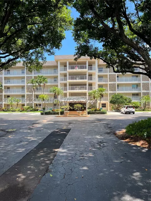 3503 Oaks Way #401, Pompano Beach, FL 33069