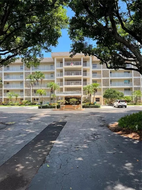 3503 Oaks Way #401, Pompano Beach, FL 33069