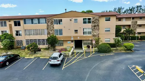 140 Royal Palm Rd #312, Hialeah Gardens, FL 33016