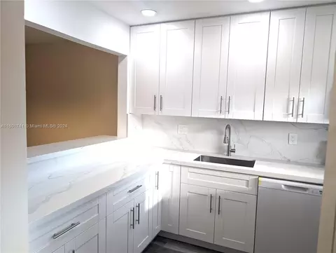 206 Oxford #100, West Palm Beach, FL 33417