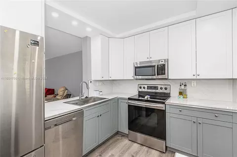 2800 Somerset Dr #118J, Lauderdale Lakes, FL 33311