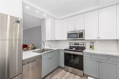 2800 Somerset Dr #118J, Lauderdale Lakes, FL 33311