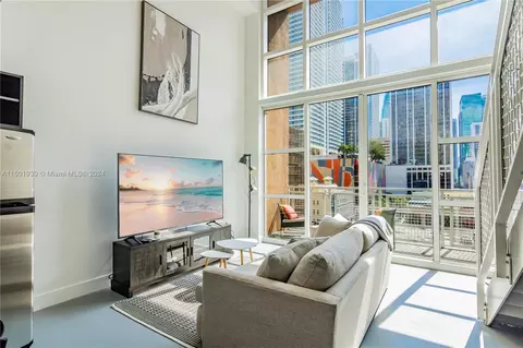 253 NE 2nd St #617, Miami, FL 33132