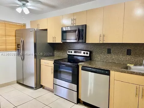 6675 W 4th Ave #111, Hialeah, FL 33012