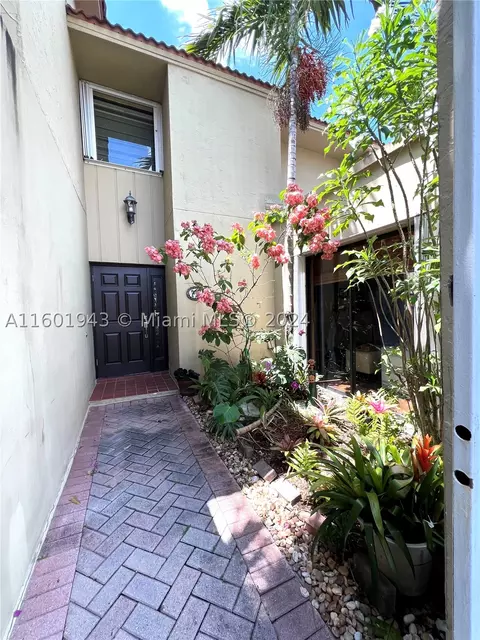 8982 SW 8th Ter #8982, Miami, FL 33174