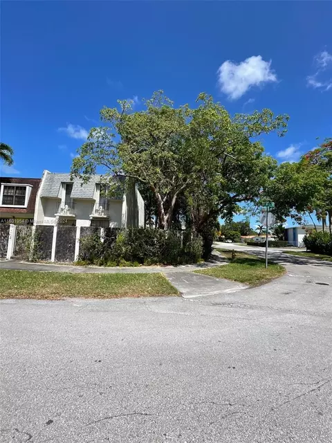 9095 SW 96th Ave, Miami, FL 33176
