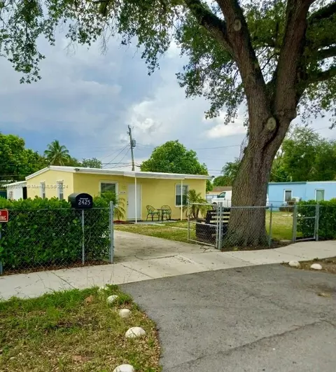 2425 NW 162nd St, Miami Gardens, FL 33054