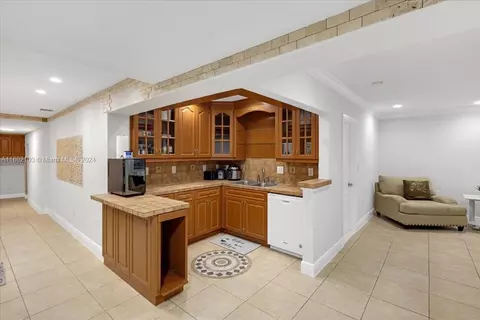 933 W 77th St #933, Hialeah, FL 33014 photo 16