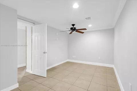933 W 77th St #933, Hialeah, FL 33014 photo 24