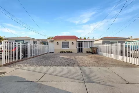 933 W 77th St #933, Hialeah, FL 33014