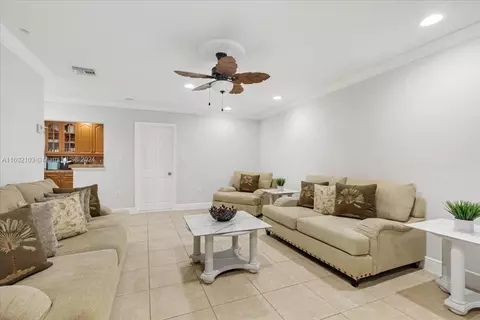 933 W 77th St #933, Hialeah, FL 33014 photo 2