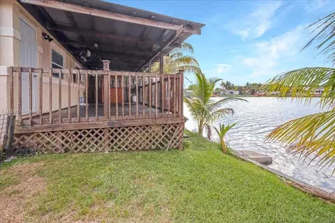 933 W 77th St #933, Hialeah, FL 33014 photo 32
