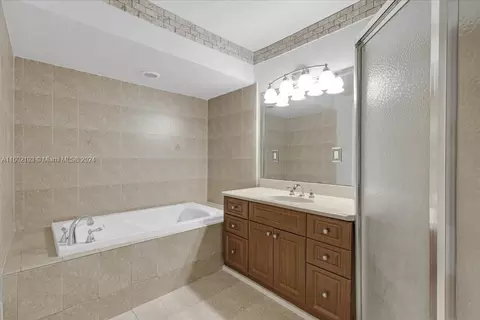 933 W 77th St #933, Hialeah, FL 33014 photo 14