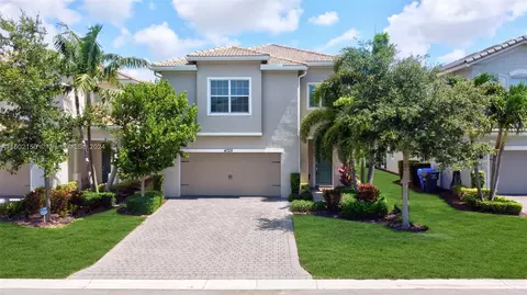 4729 Greenway Dr, Hollywood, FL 33021