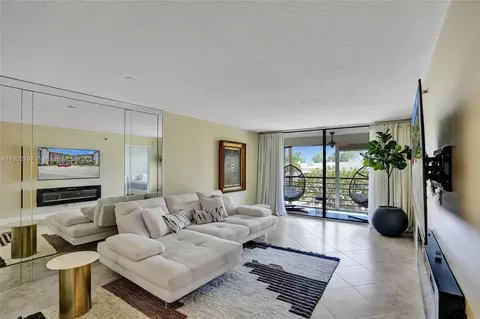 4640 W Lucerne Lakes Blvd W #203, Lake Worth, FL 33467