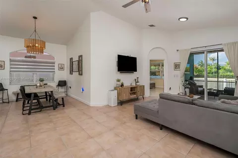 3706 NE 9th Ct, Homestead, FL 33033
