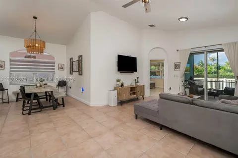 3706 NE 9th Ct, Homestead, FL 33033