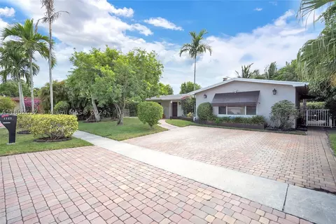 2121 NW 117th Ter, Pembroke Pines, FL 33026
