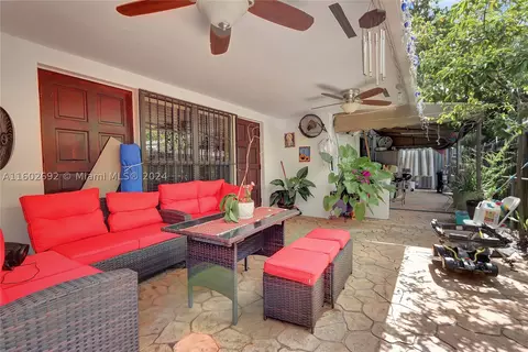 930 NW 32nd Pl, Miami, FL 33125