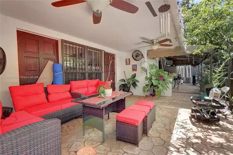 930 NW 32nd Pl, Miami, FL 33125
