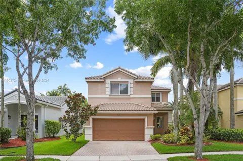 935 Phoenix Way, Weston, FL 33327