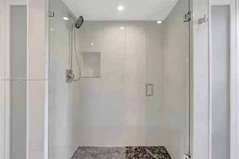 Bath - 431 Alhambra Cir, Coral Gables, FL 33134 photo 2 of 3