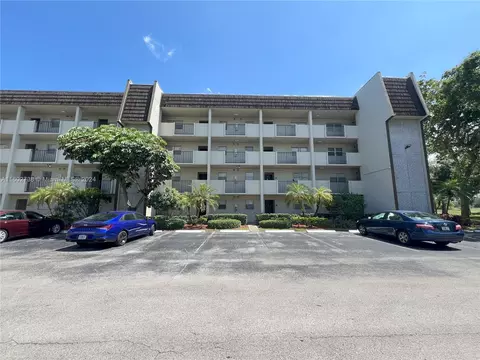 6200 NW 44th St #114, Lauderhill, FL 33319