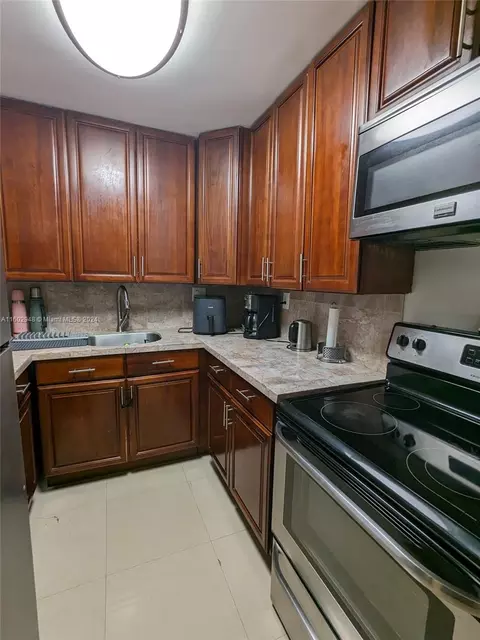 1555 W 44th Pl #207, Hialeah, FL 33012