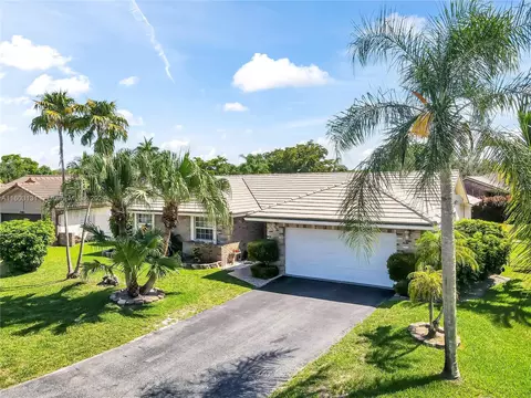 10896 NW 4th Dr, Coral Springs, FL 33071