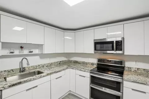 Kitchen - 511 Forrest Dr, Miami Springs, FL 33166 photo 2 of 3