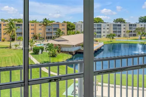 201 SE 11th Ter #403, Dania Beach, FL 33004