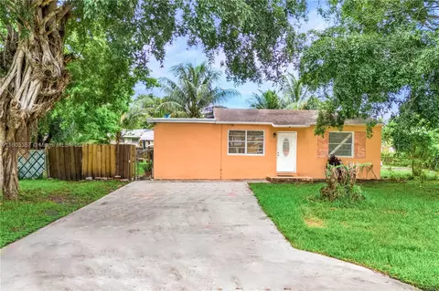 6107 Plunkett St, Hollywood, FL 33023