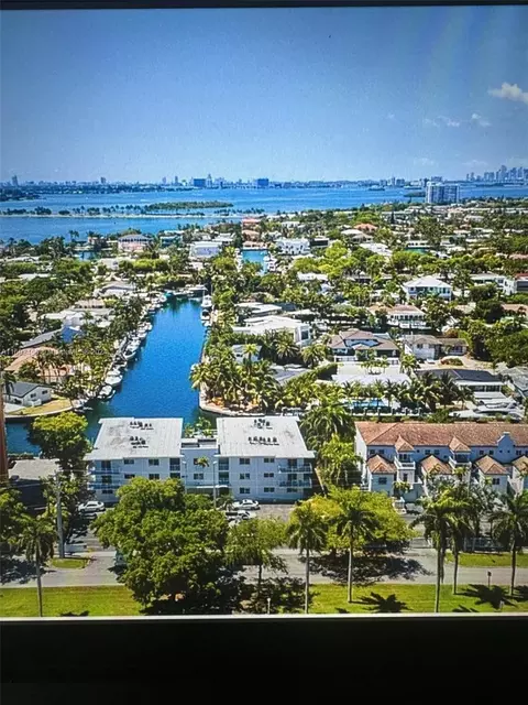2430 NE 135th St #204, North Miami, FL 33181