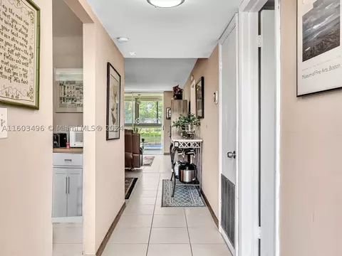 9700 Sunrise Lakes Blvd #102, Sunrise, FL 33322