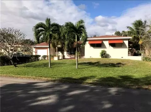971 NE 151st St, Miami, FL 33162