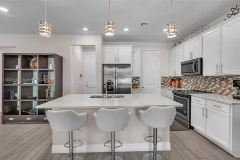 1524 Myrtle Oak Ter, Hollywood, FL 33021