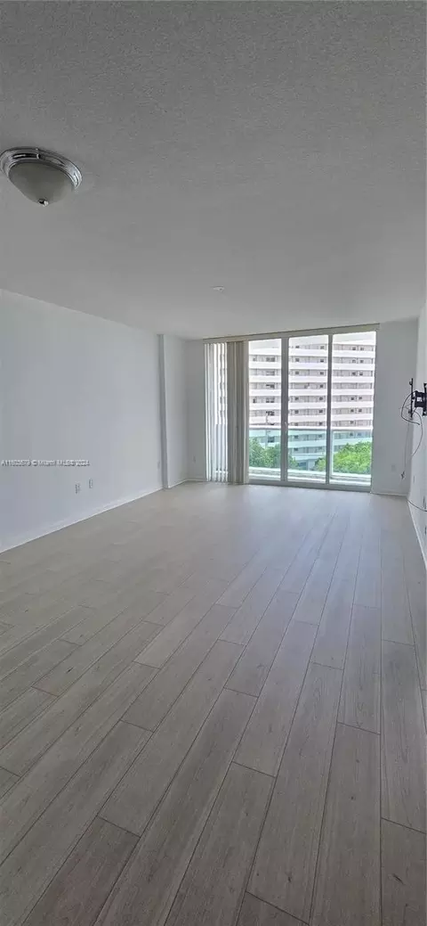 7900 Harbor Island Dr #522, North Bay Village, FL 33141