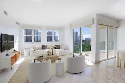 19900 E Country Club Dr #703, Aventura, FL 33180
