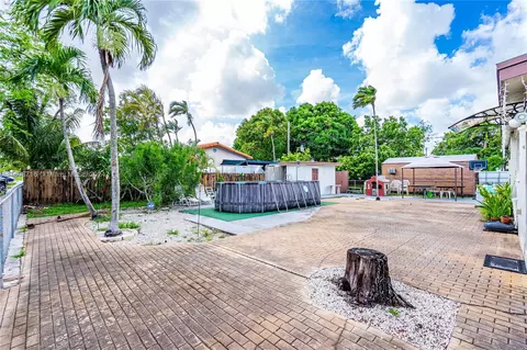 Exterior - 5100 E 8th Ave, Hialeah, FL 33013 photo 4 of 11