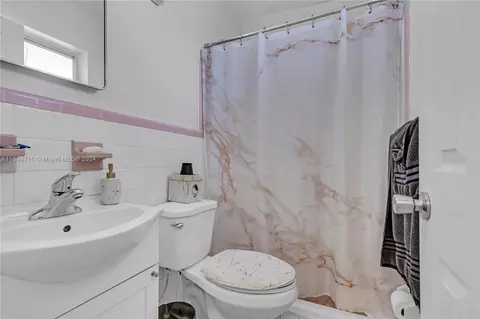 Bath - 5100 E 8th Ave, Hialeah, FL 33013 photo 2 of 3