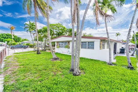 Exterior - 5100 E 8th Ave, Hialeah, FL 33013 photo 2 of 11