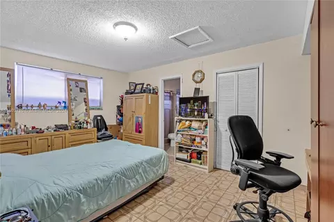 Bedroom - 5100 E 8th Ave, Hialeah, FL 33013 photo 7 of 8