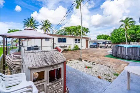 Exterior - 5100 E 8th Ave, Hialeah, FL 33013 photo 7 of 11