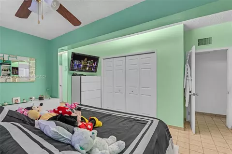 Bedroom - 5100 E 8th Ave, Hialeah, FL 33013 photo 6 of 8