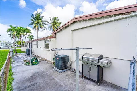 Exterior - 5100 E 8th Ave, Hialeah, FL 33013 photo 9 of 11